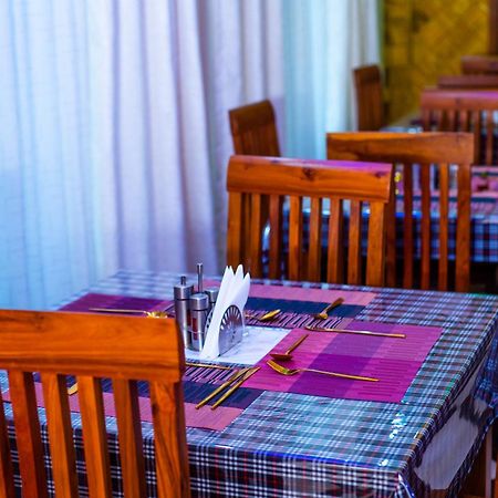 Aves Executive Hotel Arusha Buitenkant foto