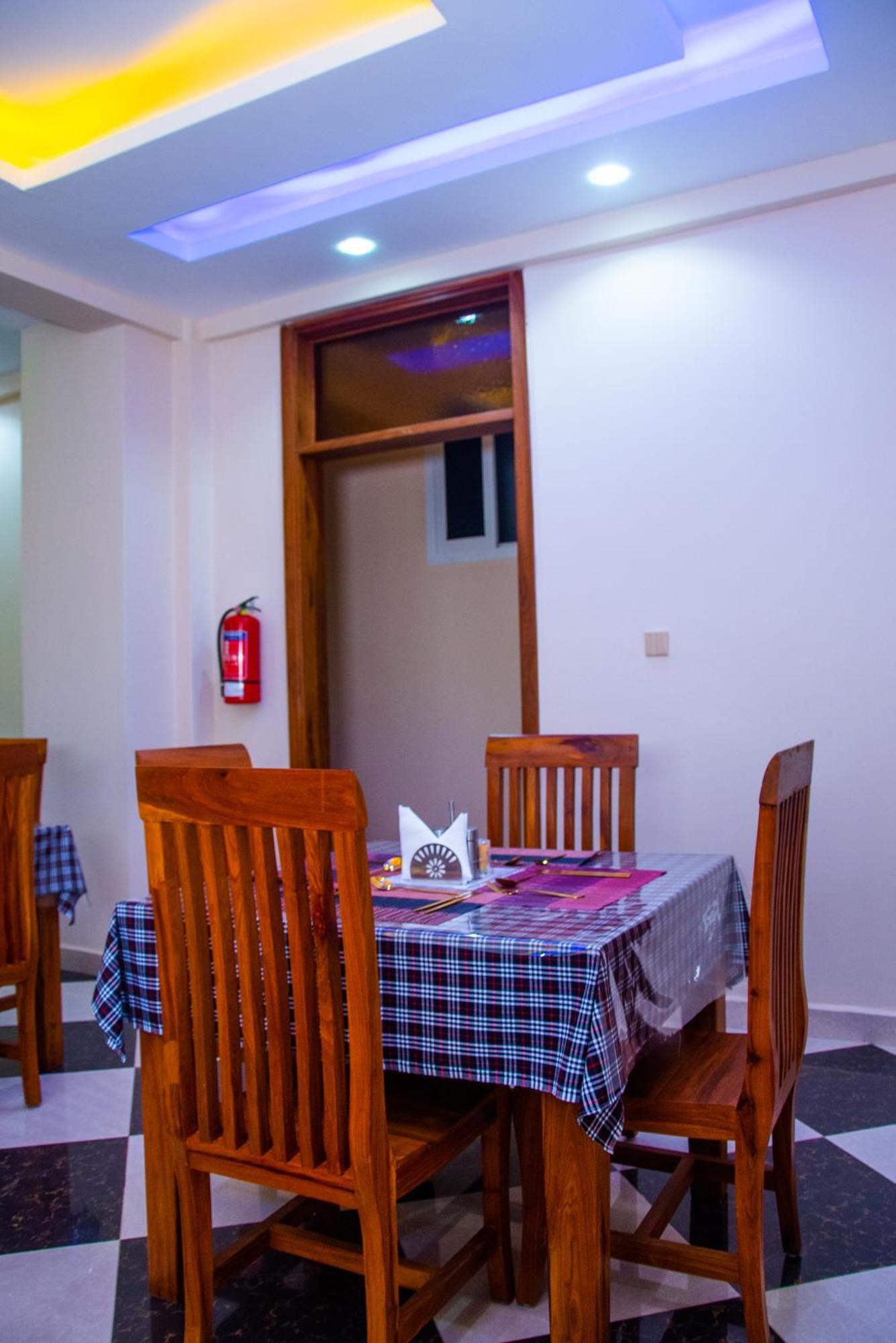 Aves Executive Hotel Arusha Buitenkant foto