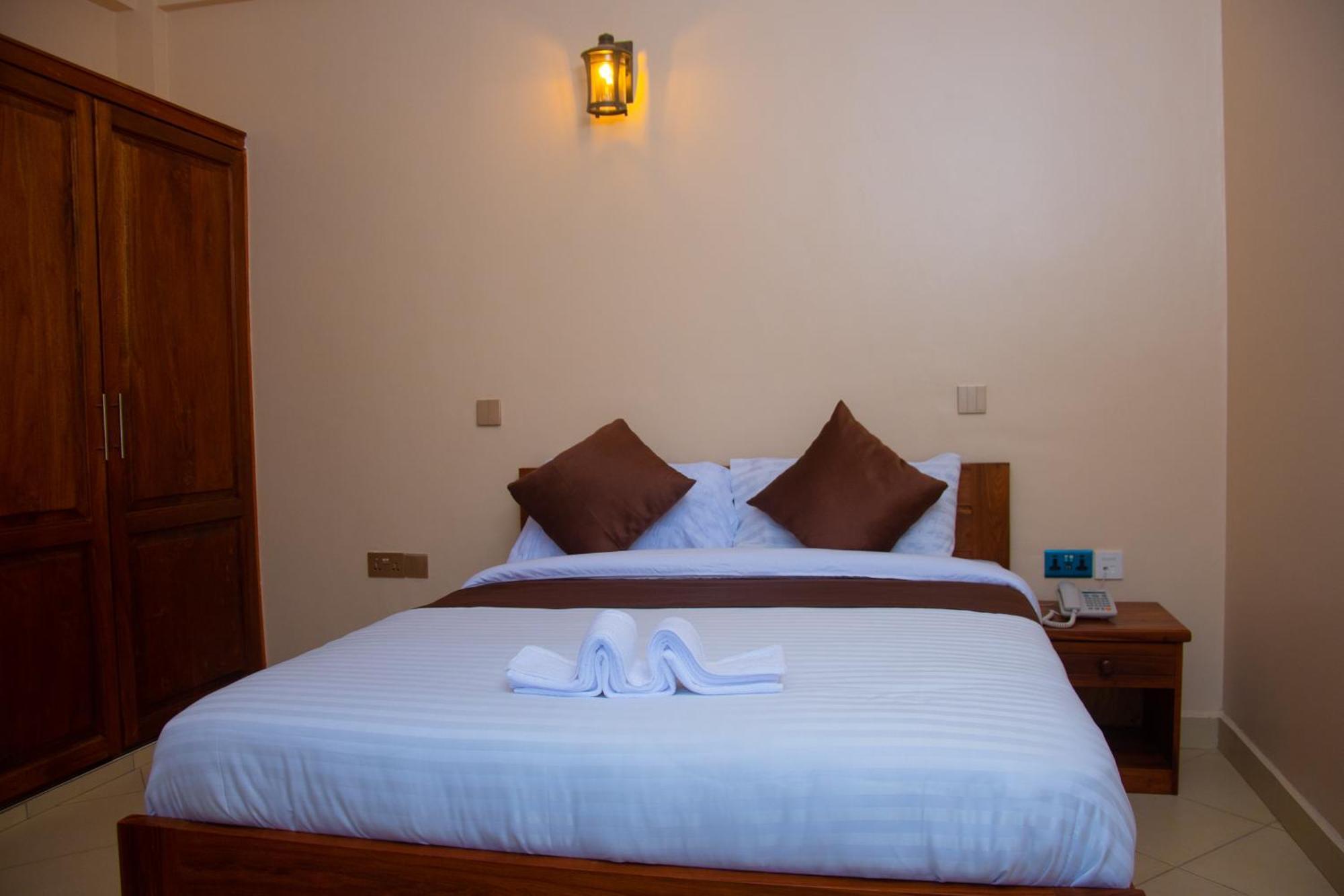 Aves Executive Hotel Arusha Buitenkant foto