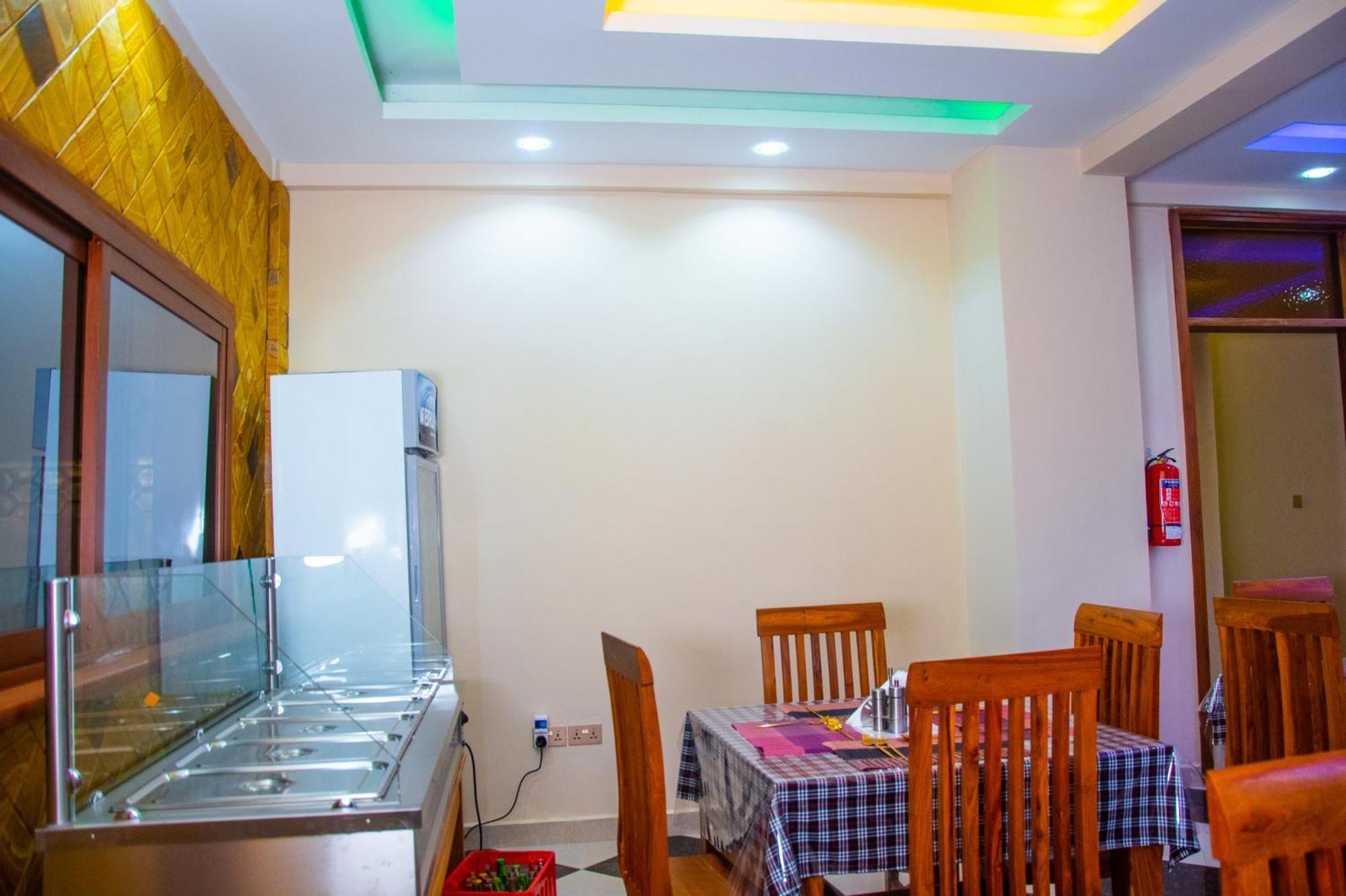 Aves Executive Hotel Arusha Buitenkant foto