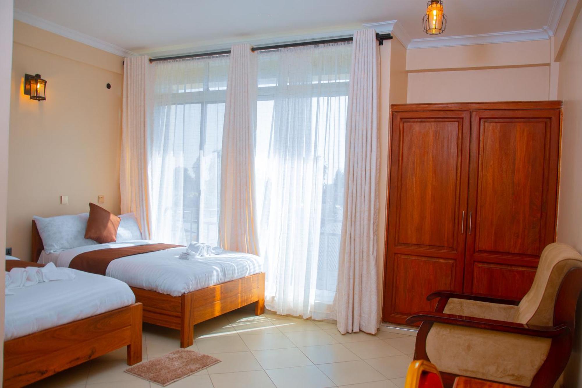 Aves Executive Hotel Arusha Buitenkant foto