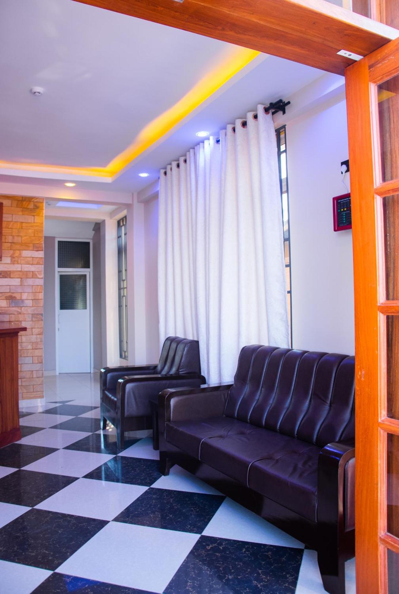 Aves Executive Hotel Arusha Buitenkant foto