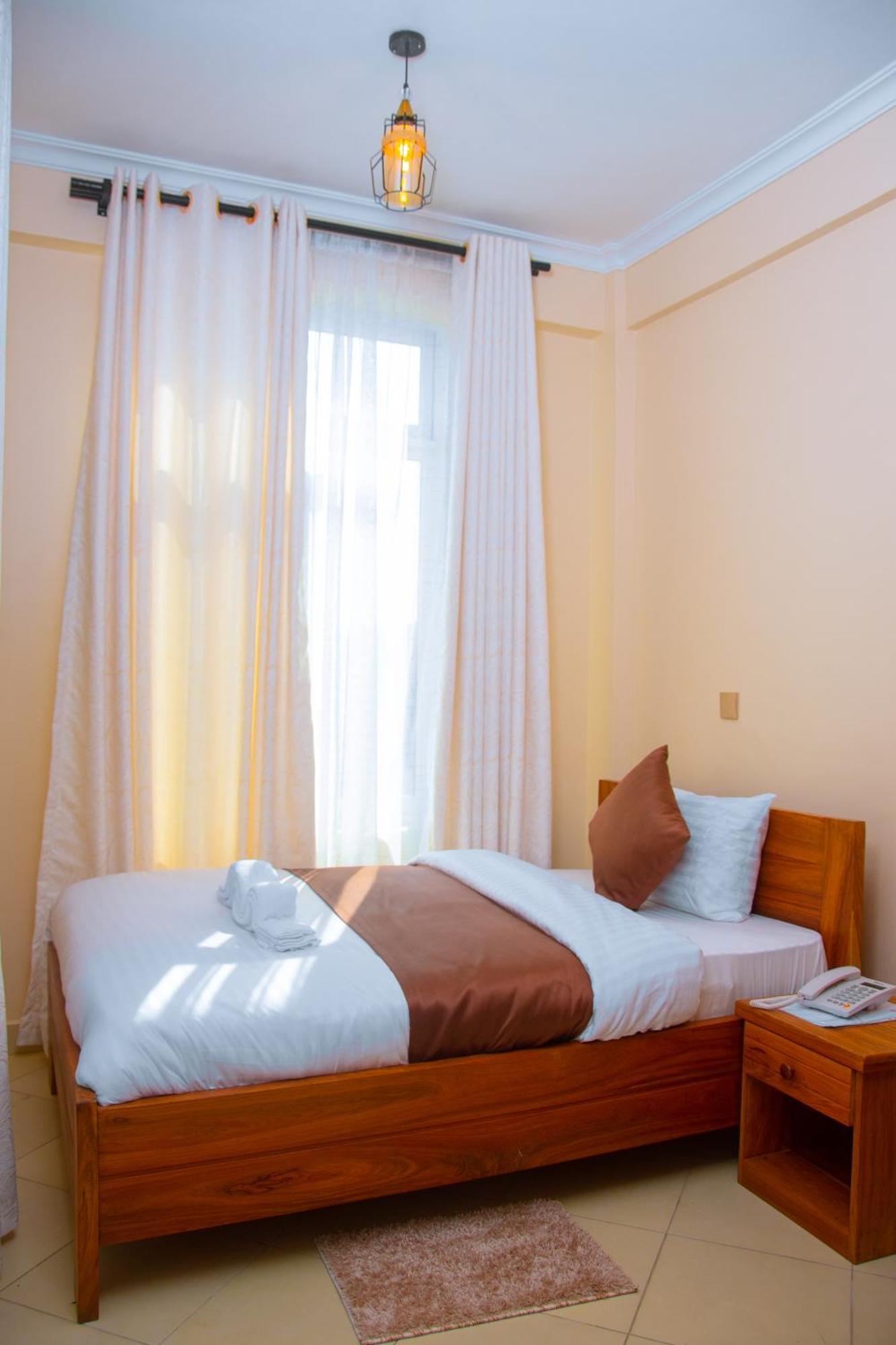 Aves Executive Hotel Arusha Buitenkant foto