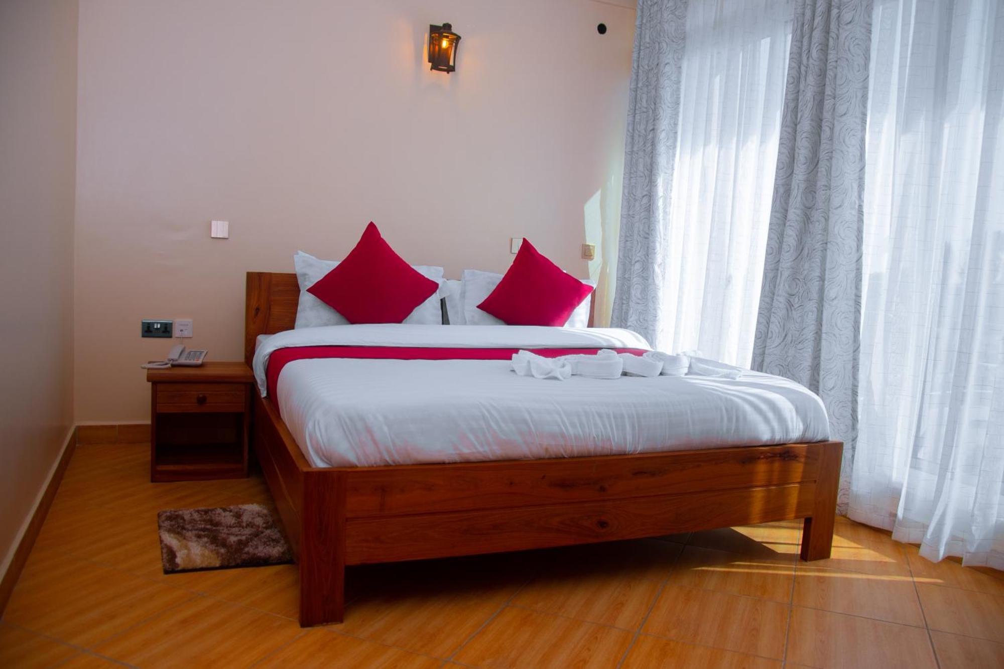 Aves Executive Hotel Arusha Buitenkant foto