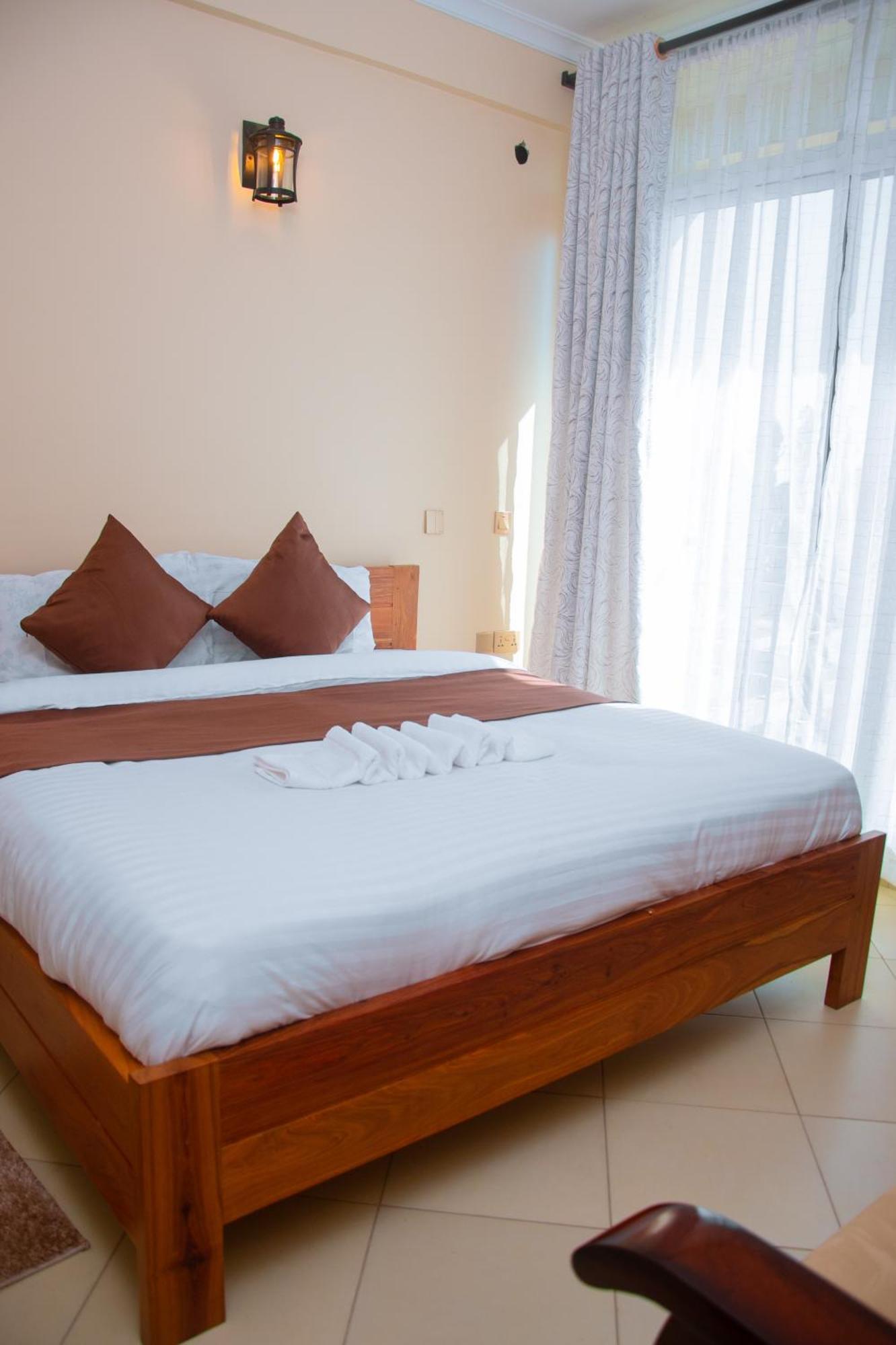 Aves Executive Hotel Arusha Buitenkant foto