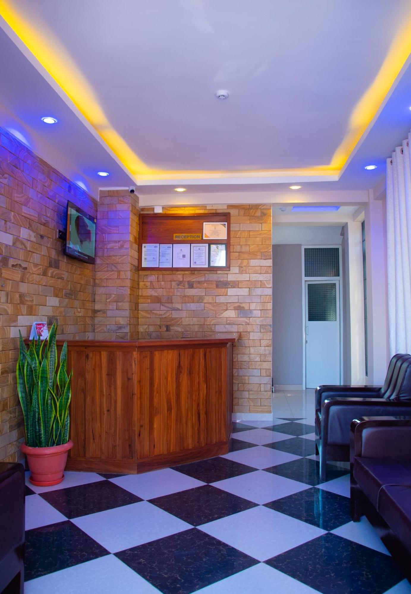 Aves Executive Hotel Arusha Buitenkant foto