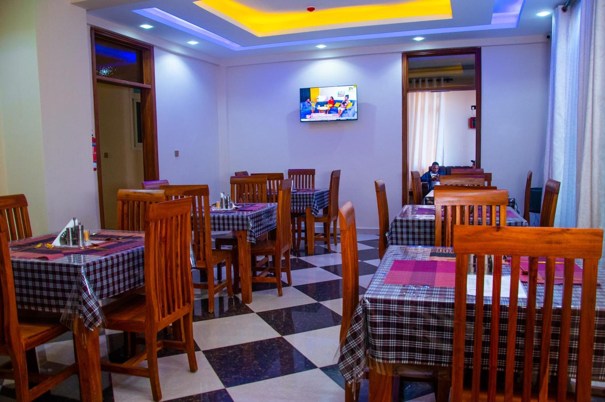 Aves Executive Hotel Arusha Buitenkant foto