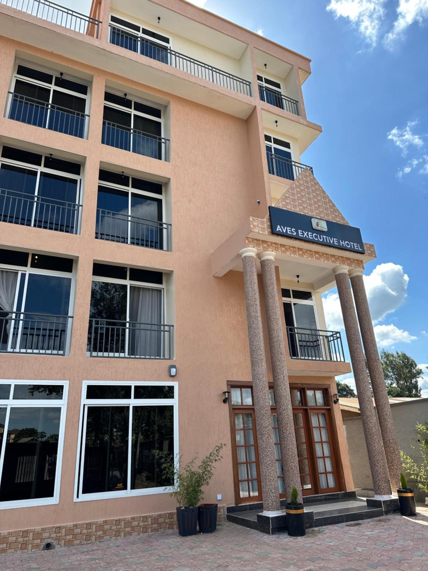 Aves Executive Hotel Arusha Buitenkant foto