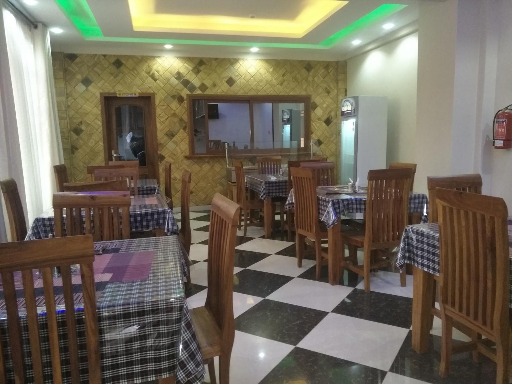 Aves Executive Hotel Arusha Buitenkant foto